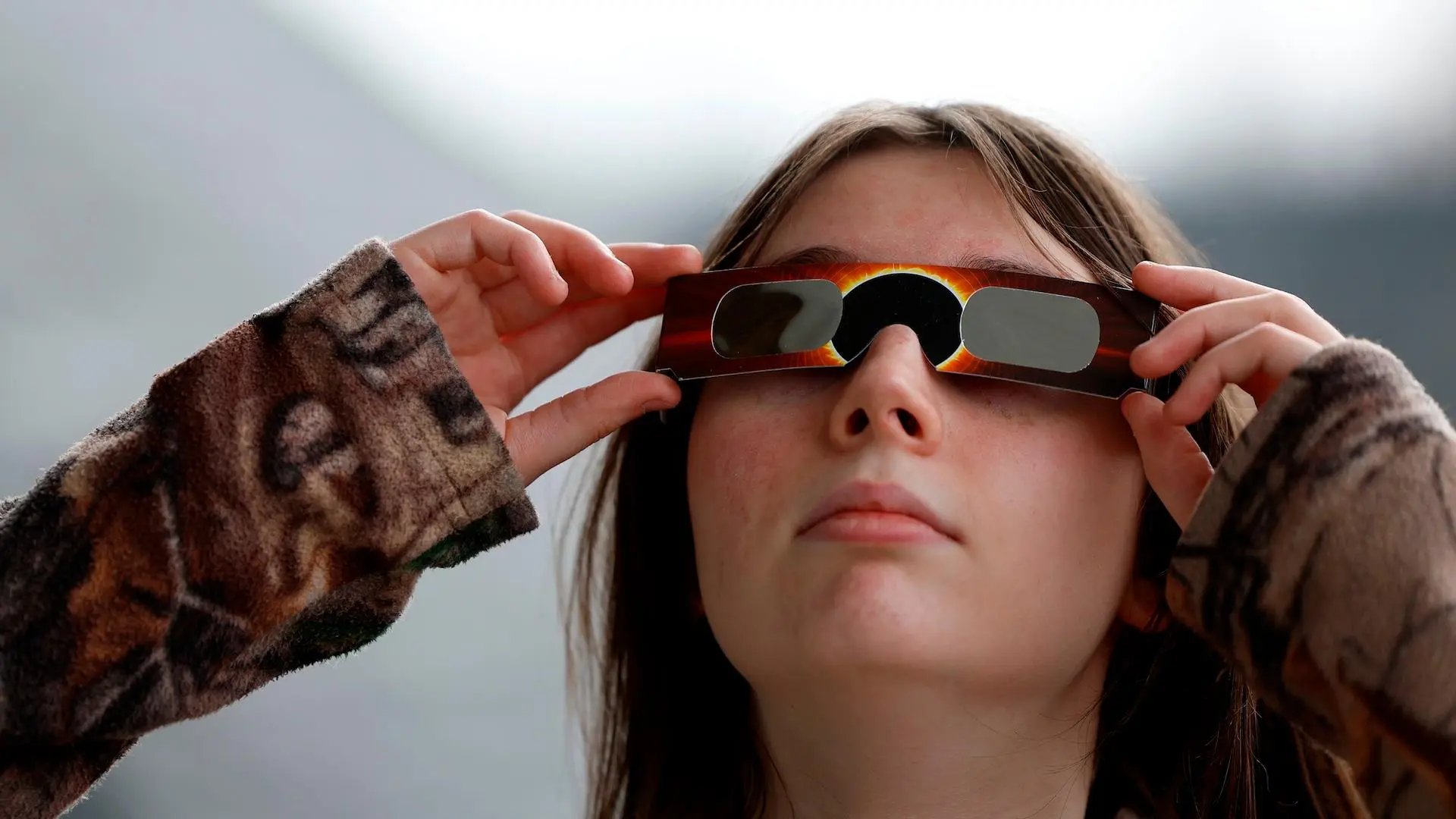 Experts warn: watching the eclipse without these DIY tricks could damage your eyes